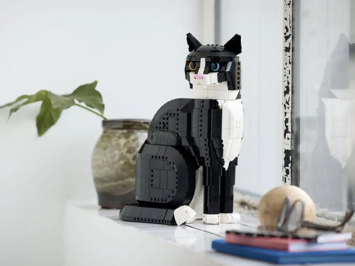 LEGO® Ideas Tuxedo Cat (21349)