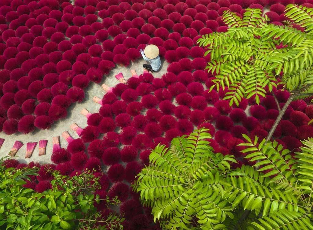 A Sea of Red 500pc Puzzle