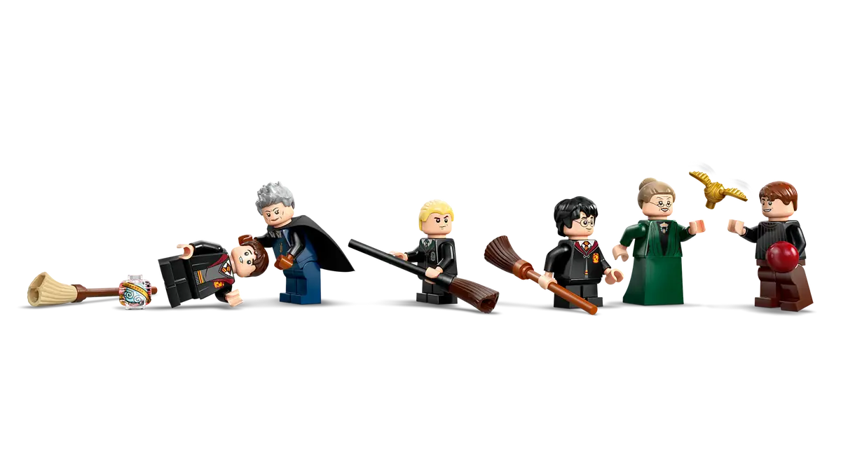 LEGO® Harry Potter™ Hogwarts Castle: Flying Lessons (76447)