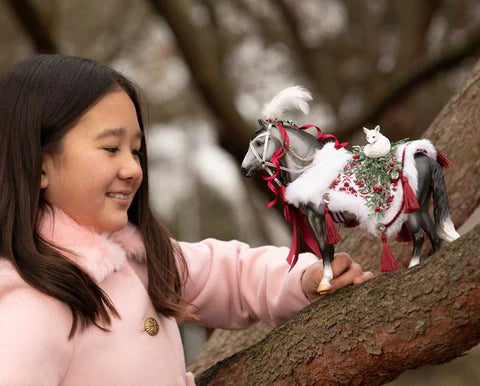 Arctic Gandeur - 2021 Holiday Horse 1:9