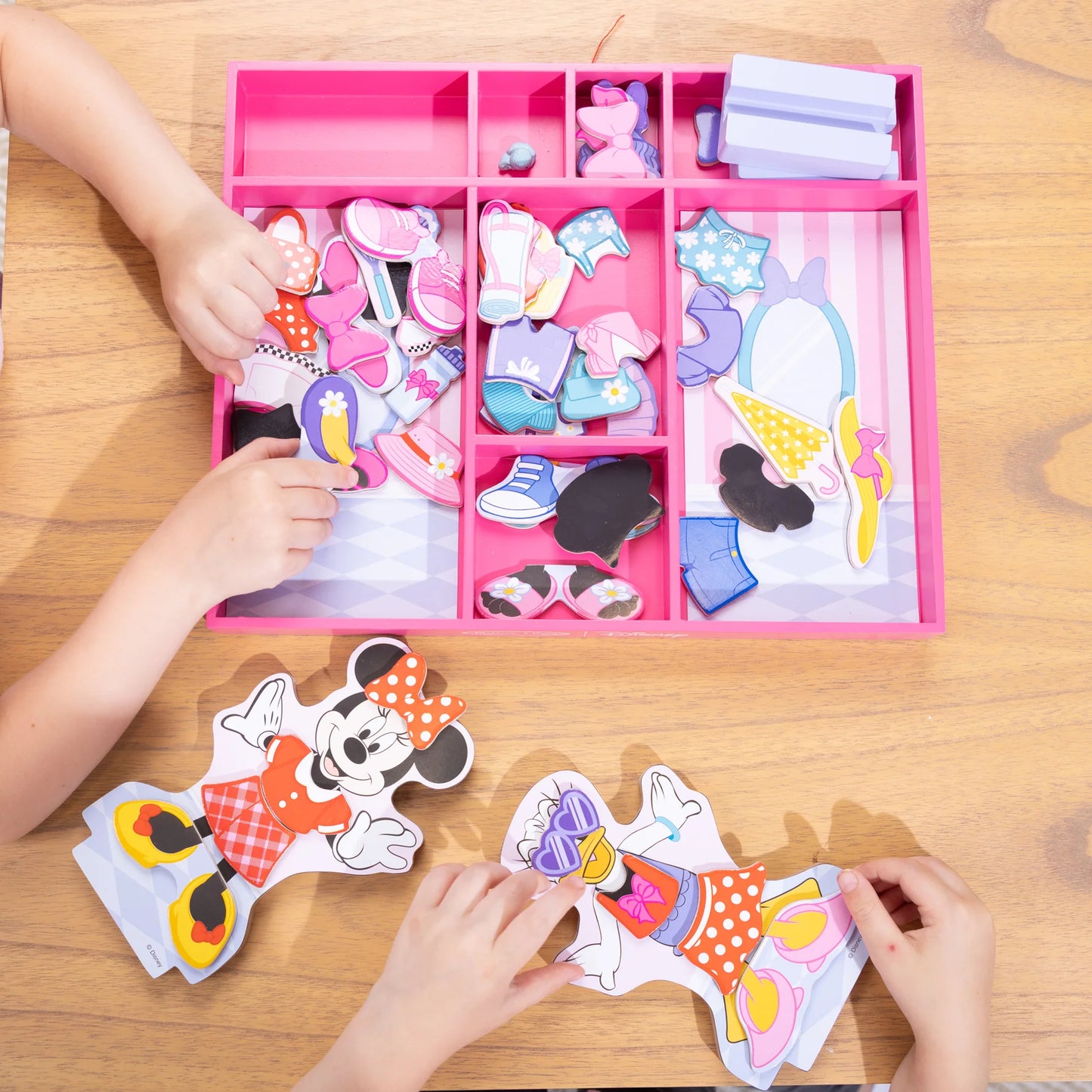 Disney Magnetic Dress Up Minnie & Daisy