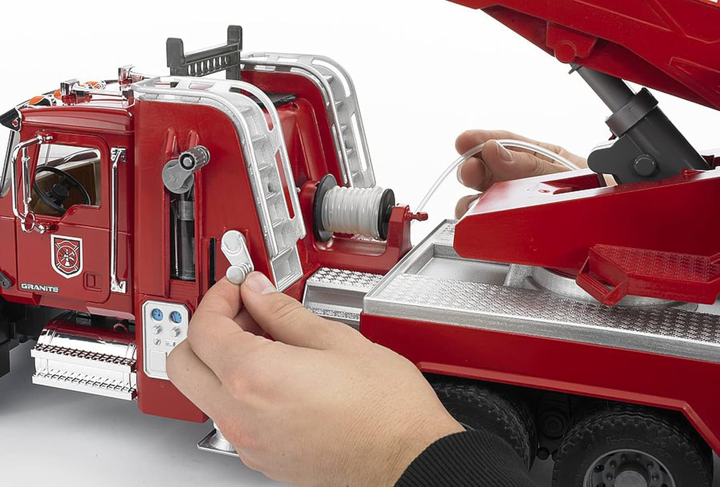 Bruder 02821 MACK Granite Fire Engine w/ Water Pump and Light & Sound 24.12.12