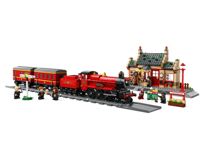 LEGO® Harry Potter™ Hogwarts Express  & Hogsmeade Station (76423)