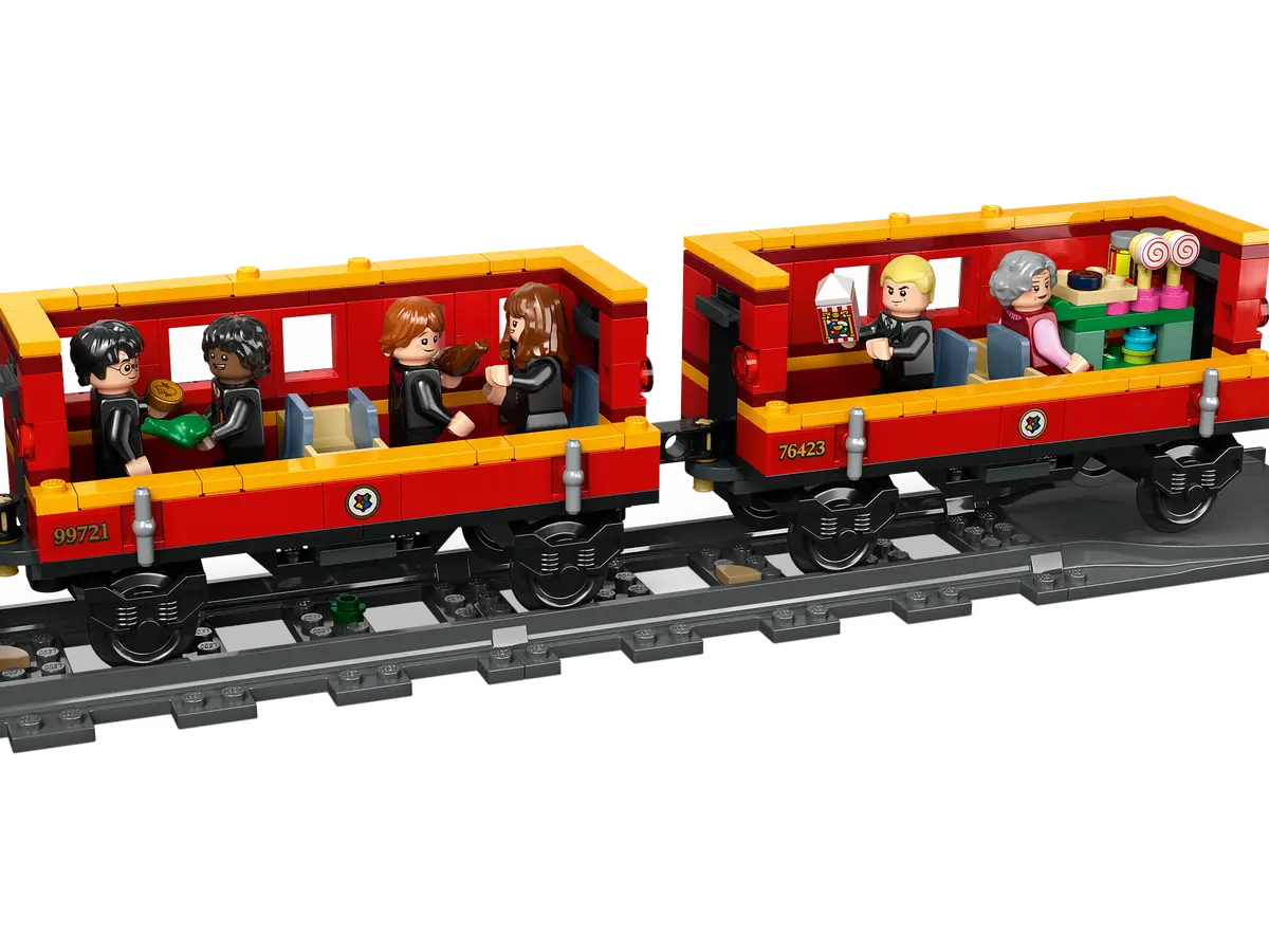 LEGO® Harry Potter™ Hogwarts Express  & Hogsmeade Station (76423)