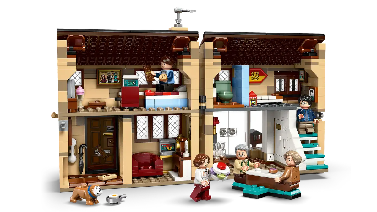LEGO® Harry Potter™ Privet Drive: Aunt Marge's Visit (76451)