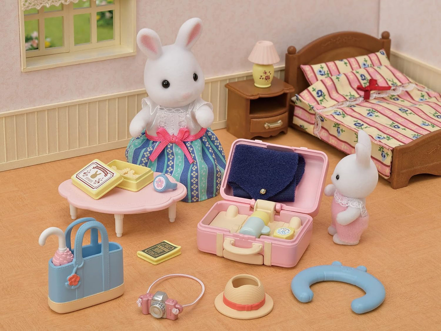 Weekend Travel Set - Snow Rabbit Mother - Calico Critters