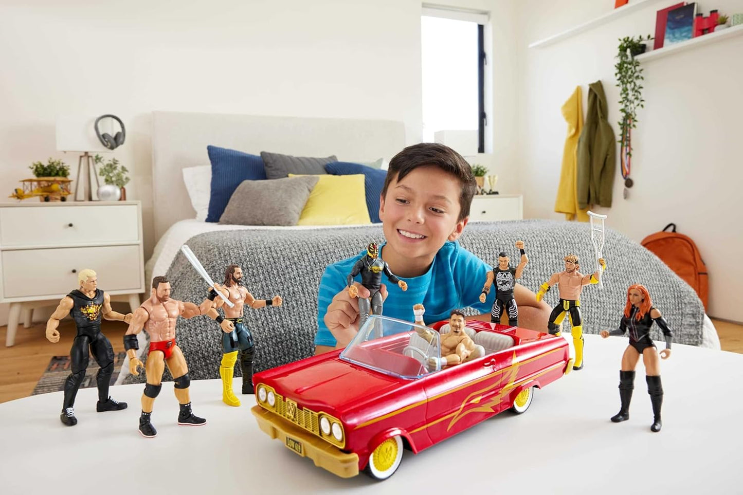 WWE Low Rider Car + Rey Mysterio Main Event Figure