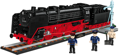 Steam Locomotive DR BR03 & Water Crane with 3 figures