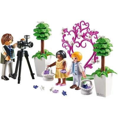 Children with Photographer (PM-9230)