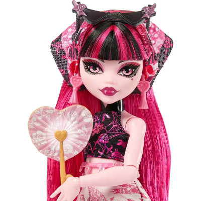Monster High Skulltimate Secrets: Draculaura Doll with Surprises