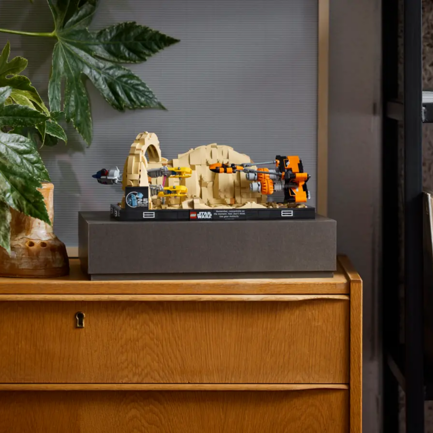 LEGO_Star_Wars_Mos_Espa_Podrace__Diorama