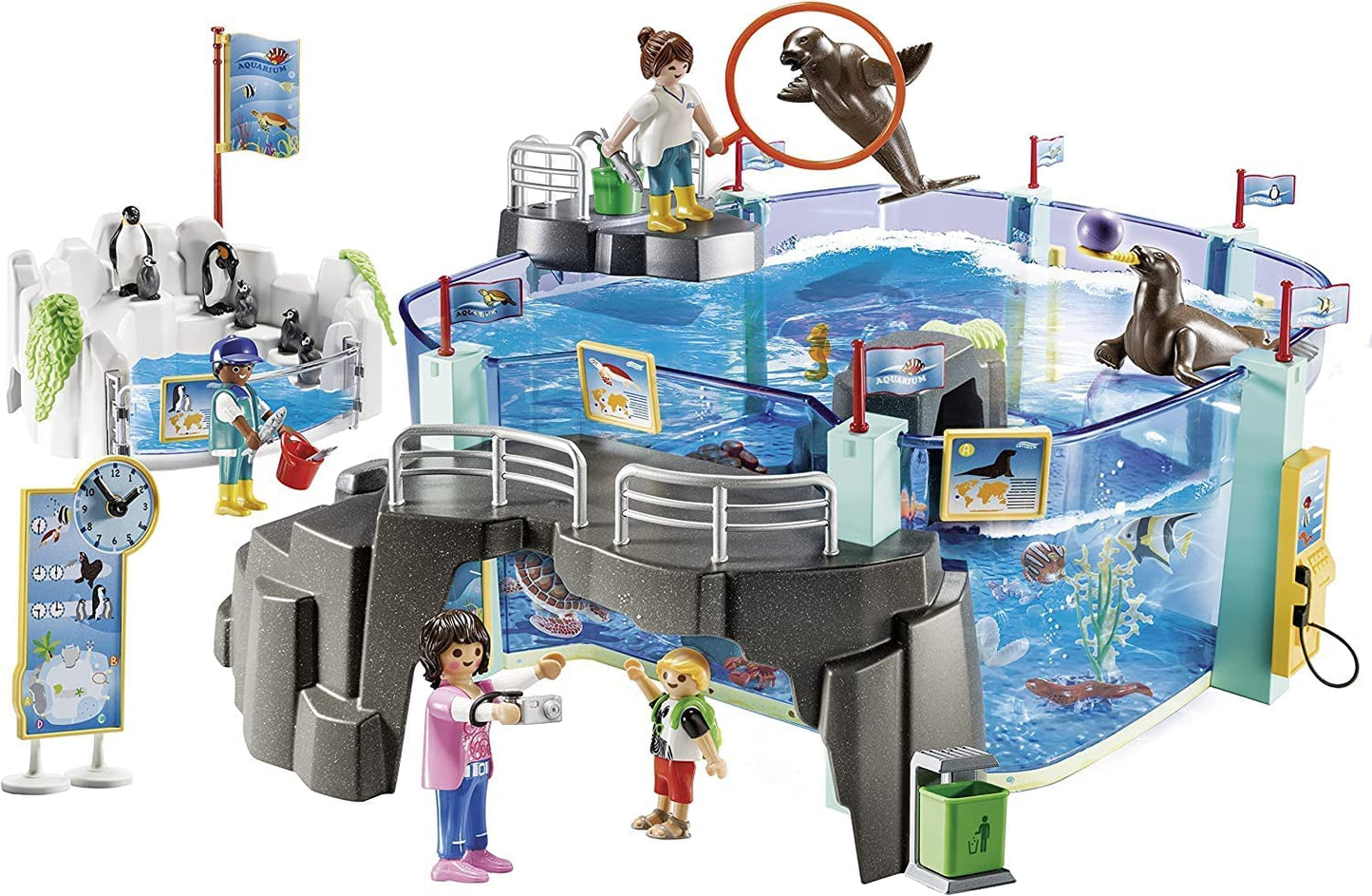 Day at the Aquarium (PM-70537)