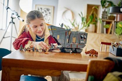 LEGO® Star Wars™ Offworld Sandcrawler and Mudhorn (75453)