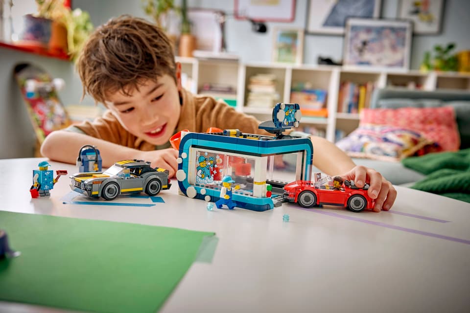 LEGO® City Drive-Through Car Wash (60497)