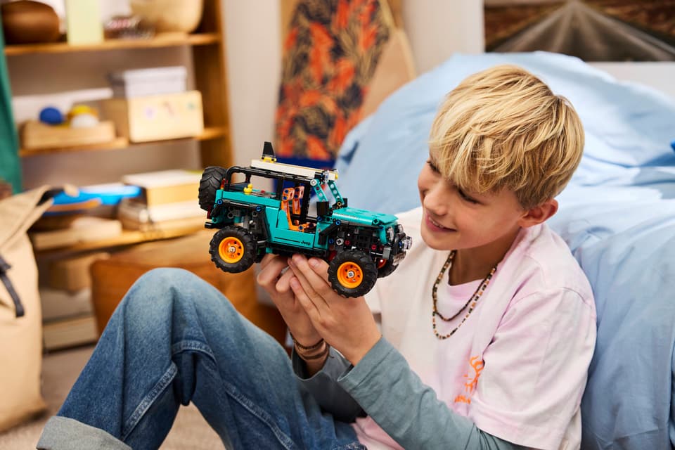 LEGO® Technic™ Jeep® Wrangler Rubicon SUV (42227)