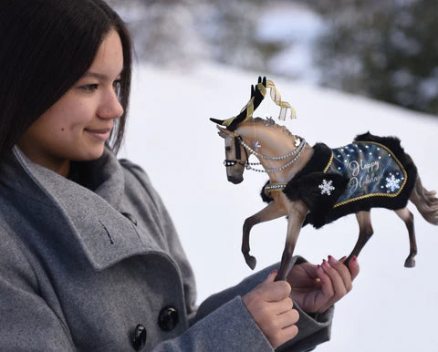 Highlander 2023 Holiday Horse