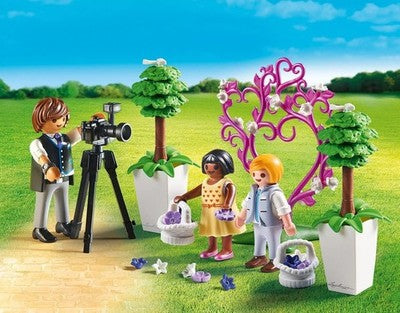 Children with Photographer (PM-9230)